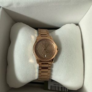 Gucci watch quartz rose gold